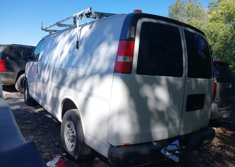 2014 Chevrolet Express 2500 Work Van z USA, uszkodzony, nr VIN 1GCWGFCA9E1198964